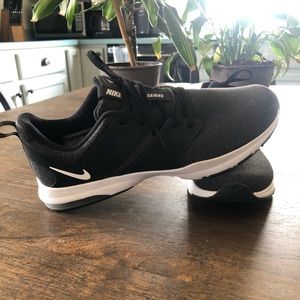 LIKE NEW ‼️ Nike 9 1/2